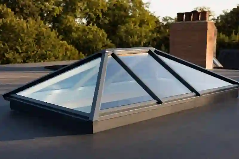 Flat roof with lantern skylight installation